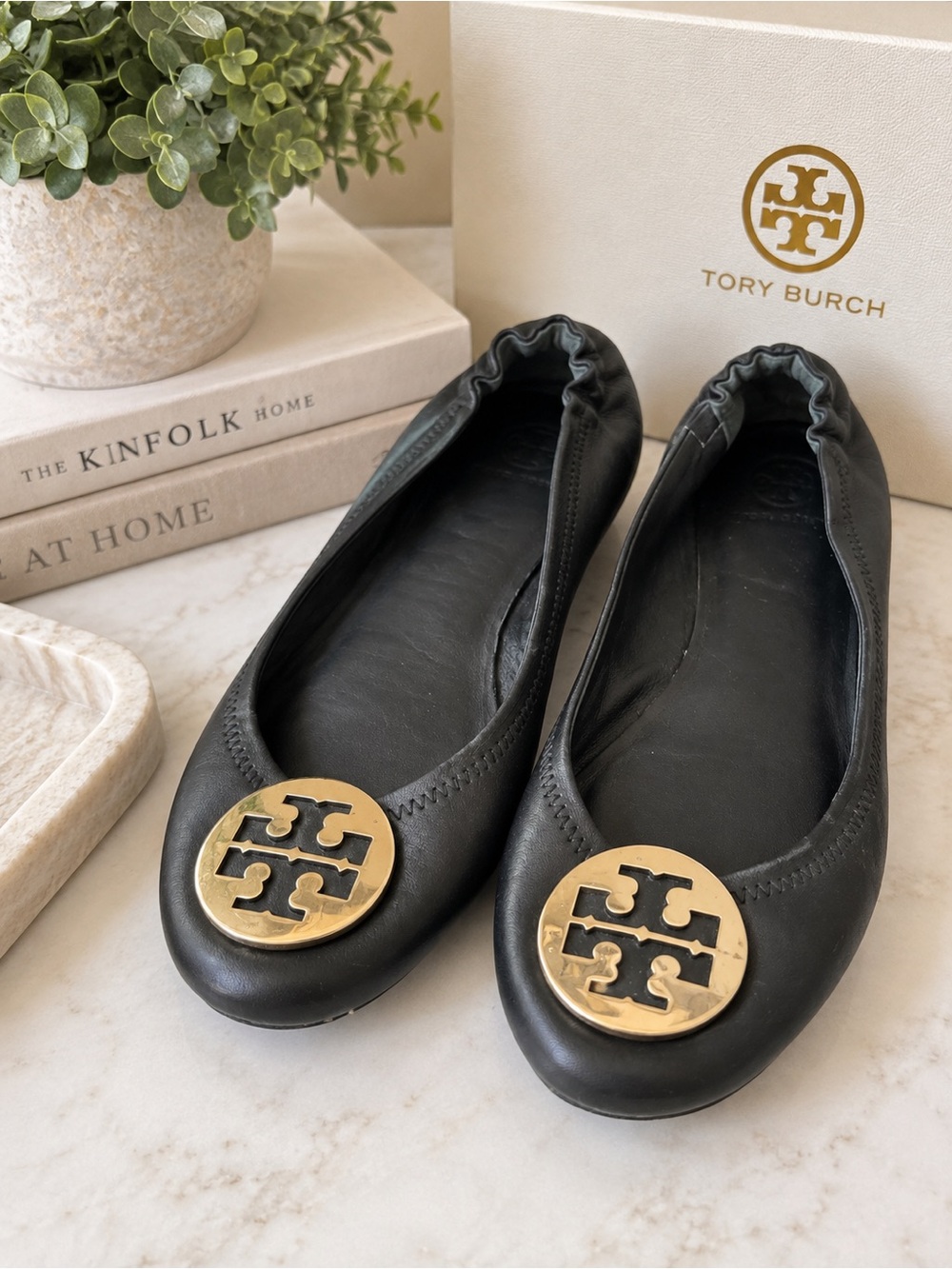 Tory Burch Reva Black Leather Gold Logo Ballet Flats Shoes Size 7M (TC)